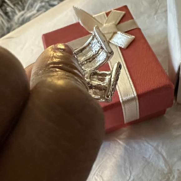 Avon vinegar day to night Earrings - Picture 4 of 10